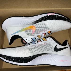 SOLD 🛑 Nike Men's Air Zoom Pegasus 37 Running Shoes